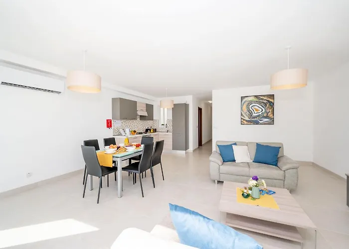 Hillock Residence Apartments