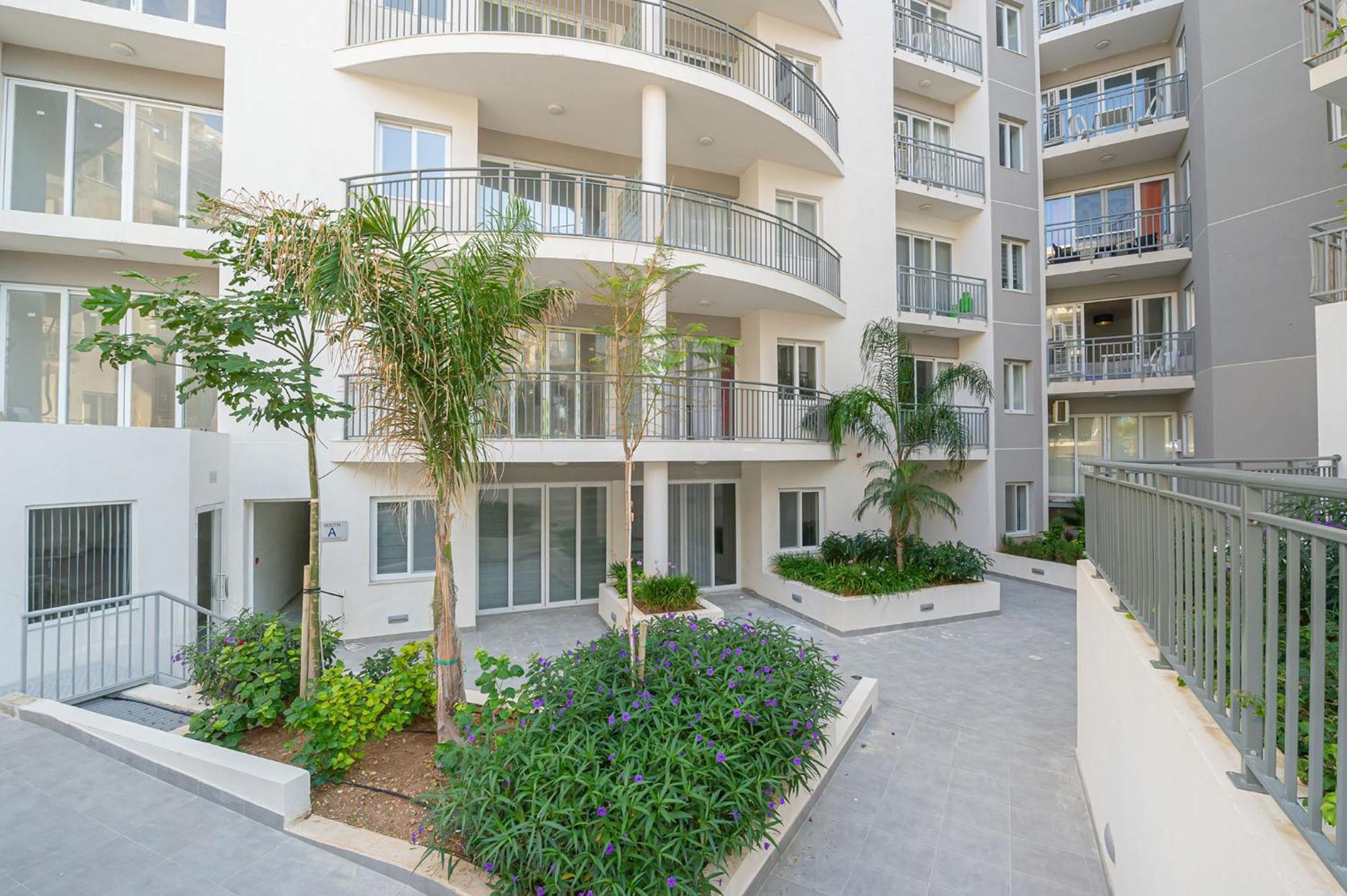 Apartment Hillock