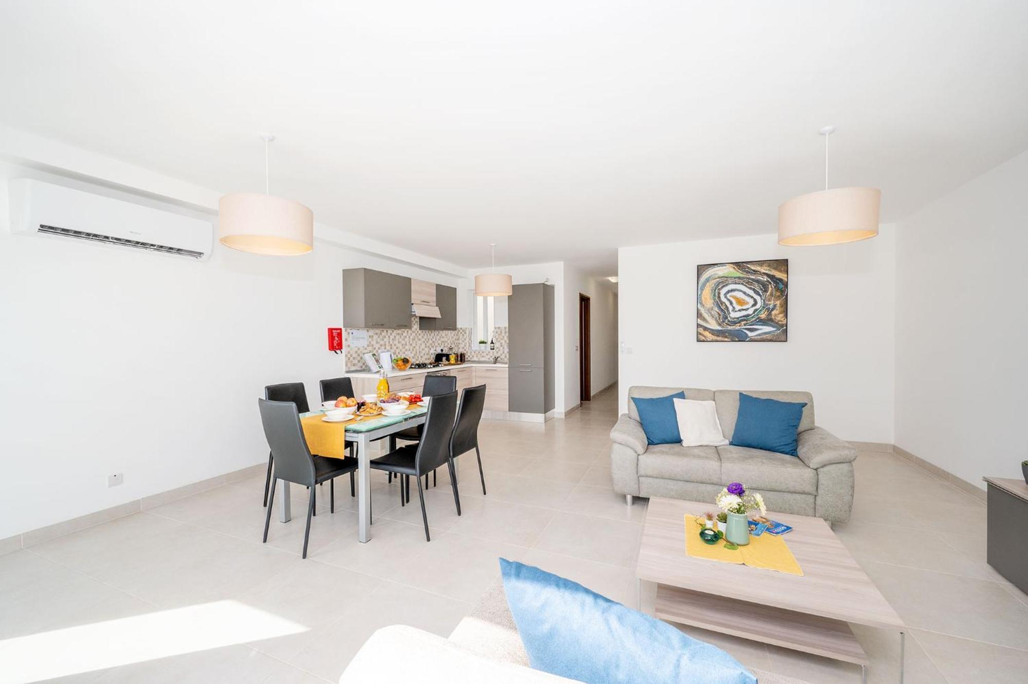 Hillock Apartment *