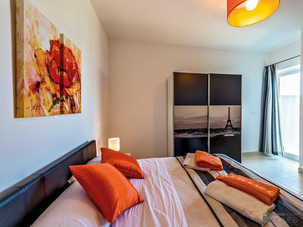 Hillock Apartment *