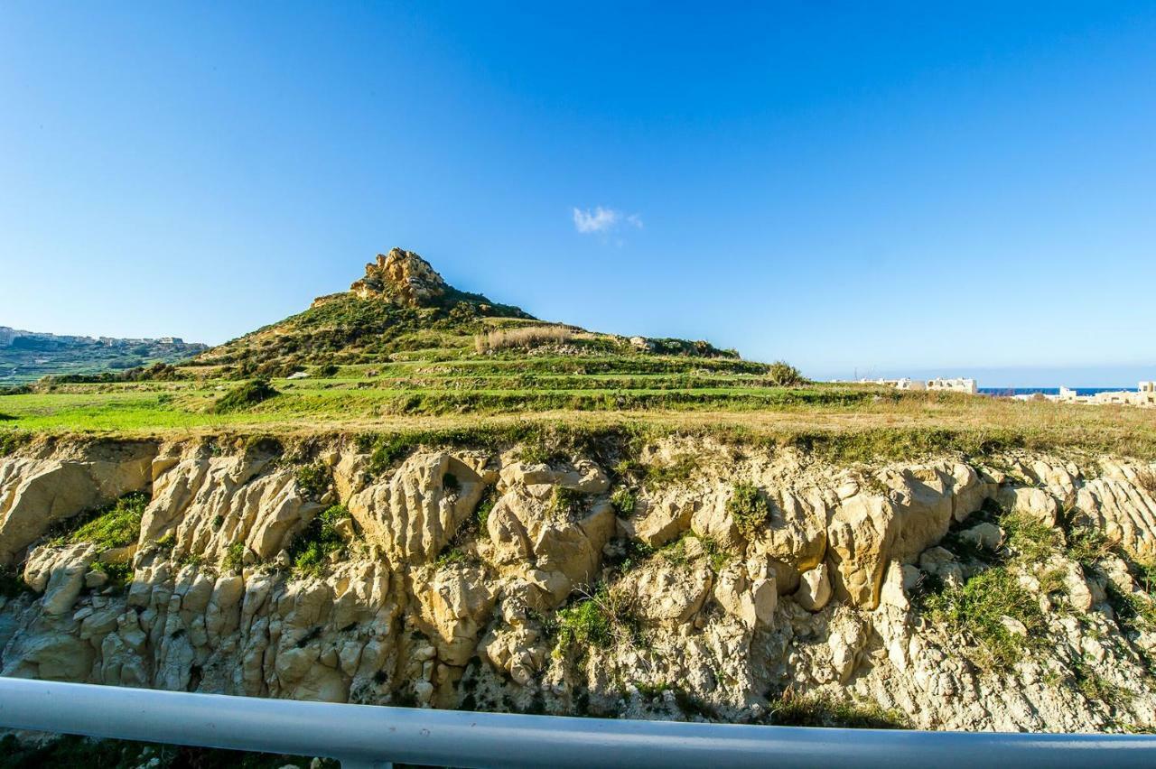 Hillock