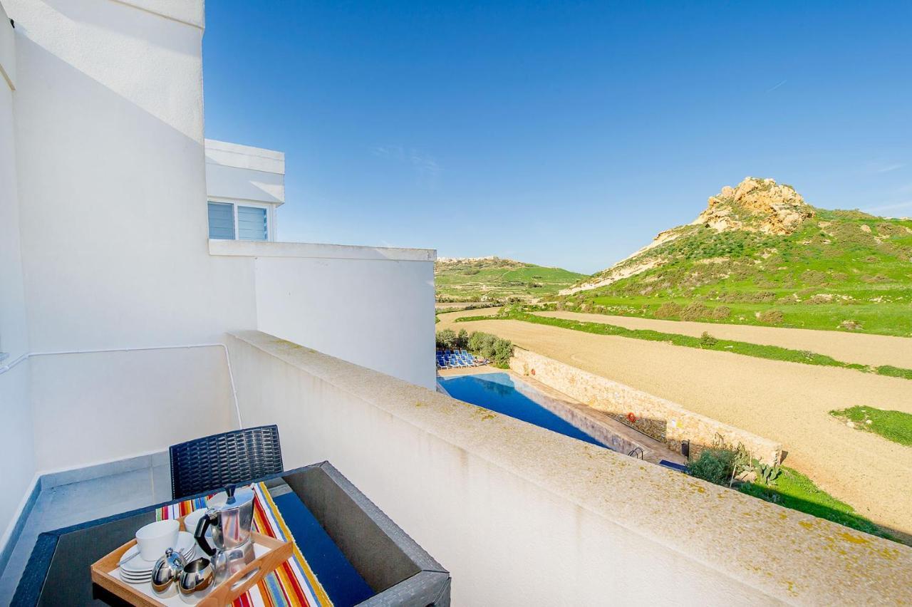 Hillock